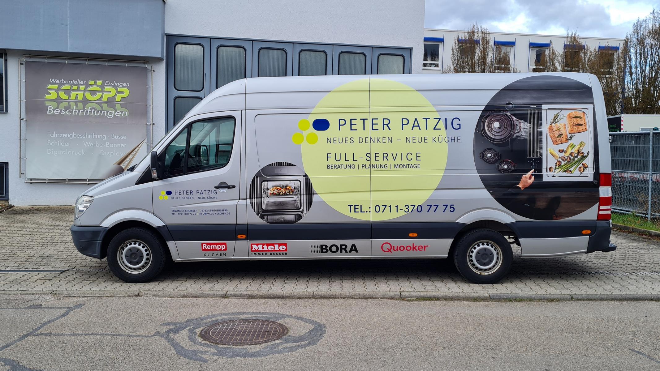 Fahrzeugfolierung auf einem Transporter, der in der Nähe von Denkendorf beschriftet wurde.