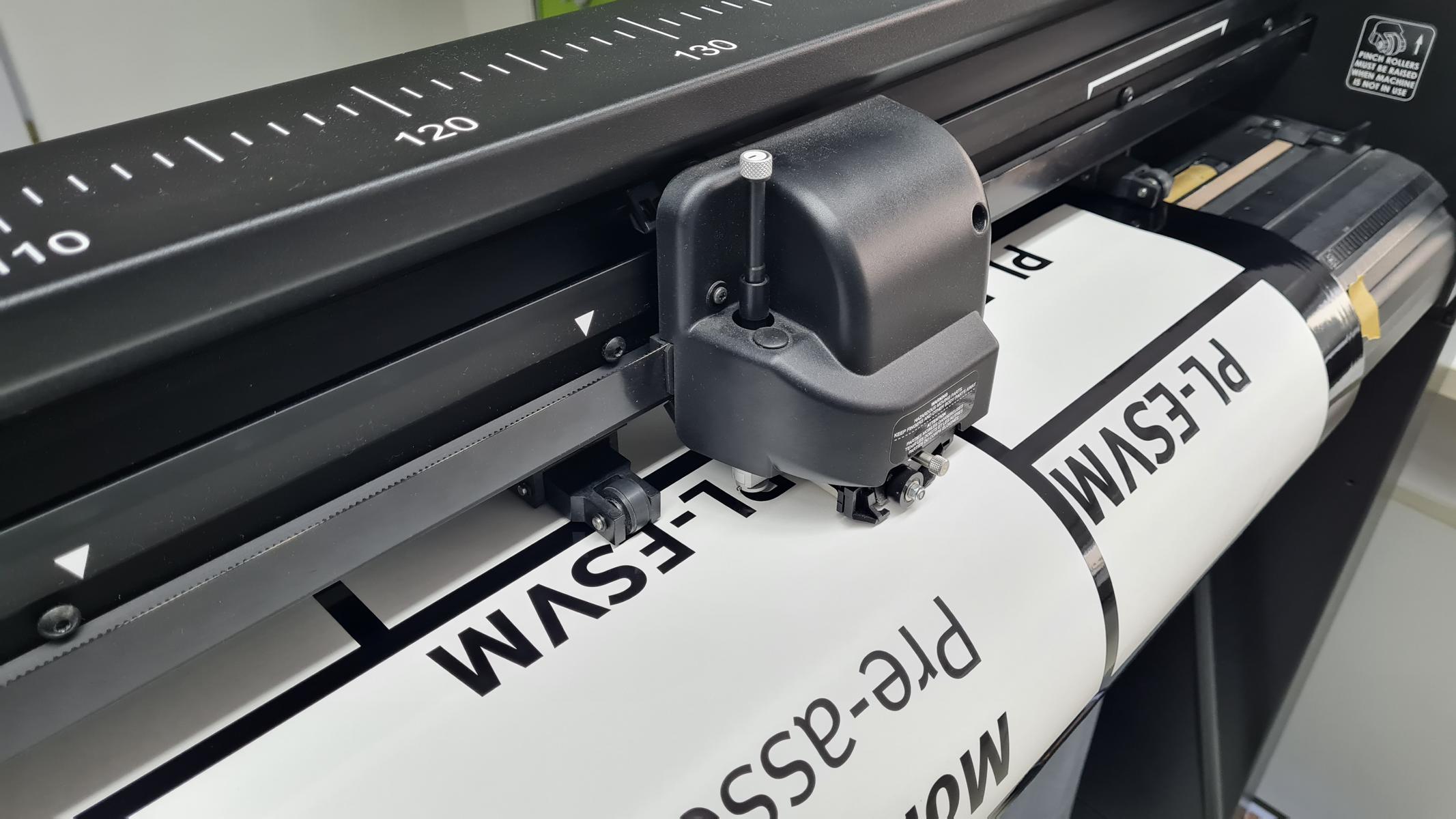 Computergeschnittene Selbstklebefolien für Folienschriften.
